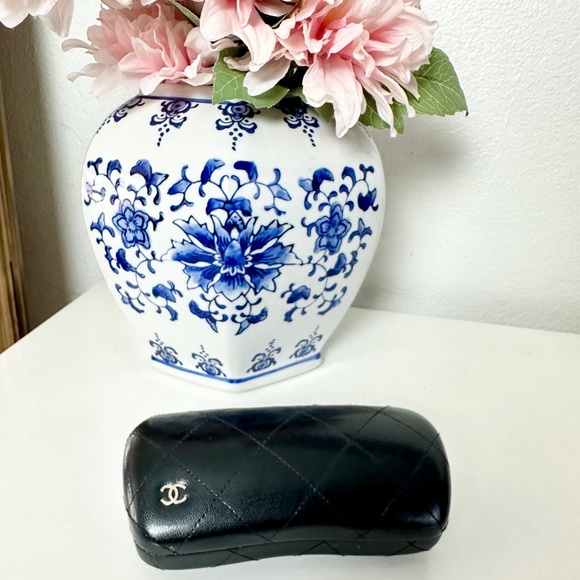 Chanel sunglasses case - Picture 1 of 8